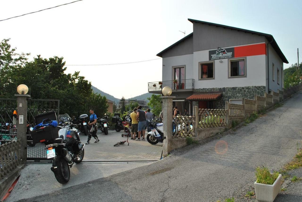 Italian Piston House Sport Moto Rent Bed & Breakfast Millesimo Екстериор снимка